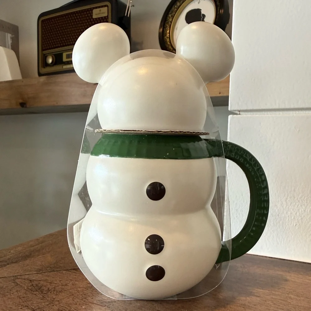 NWT Disney Parks Mickey Snowman Mug